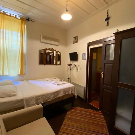 Konukevi Cunda Zehra Teyzenin Evi Ayvalı