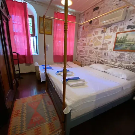 Konukevi Cunda Zehra Teyzenin Evi