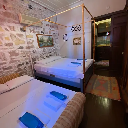 Konukevi Cunda Zehra Teyzenin Evi Ayvalı