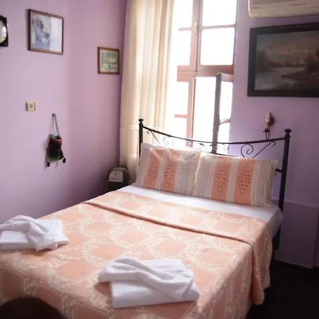 Konukevi Cunda Zehra Teyzenin Evi Ayvalı
