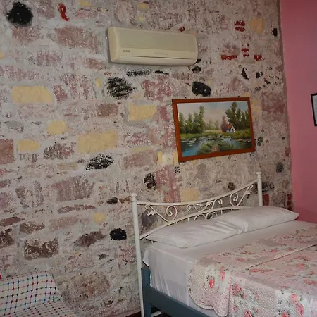 Cunda Zehra Teyzenin Evi Konukevi
